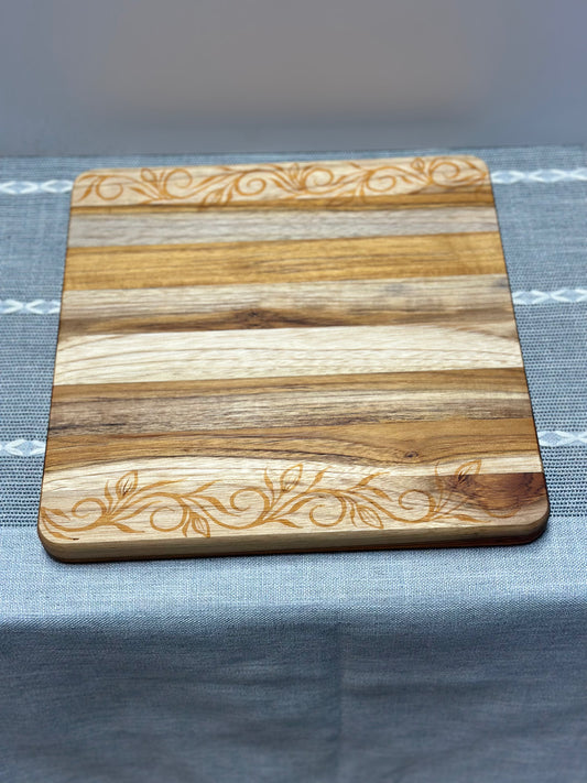 Teak board with henna